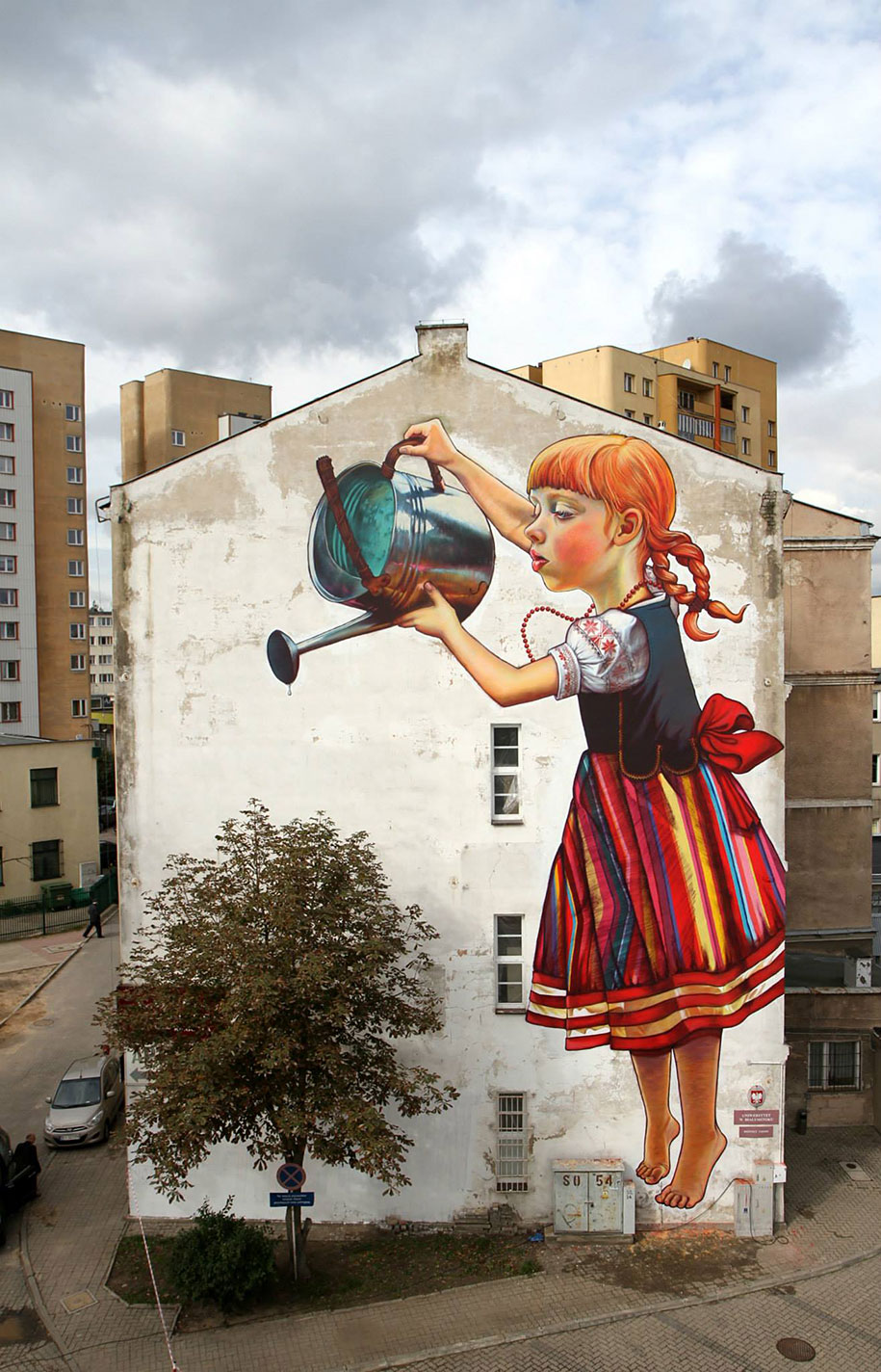 24 Pieces Of Street Art That Creatively Play With Their Surroundings 