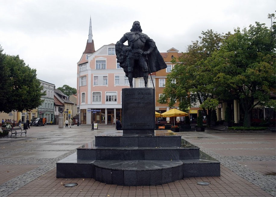 darth-vader-statue-jakub-weiher-wejherowo-poland-2