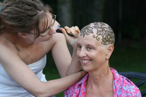 Beautiful Henna Crowns Help Cancer Patients Overcome Their Hair Loss