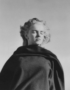 20-Year-Old Marilyn Monroe Photographs On Malibu Beach In 1946 | DeMilked