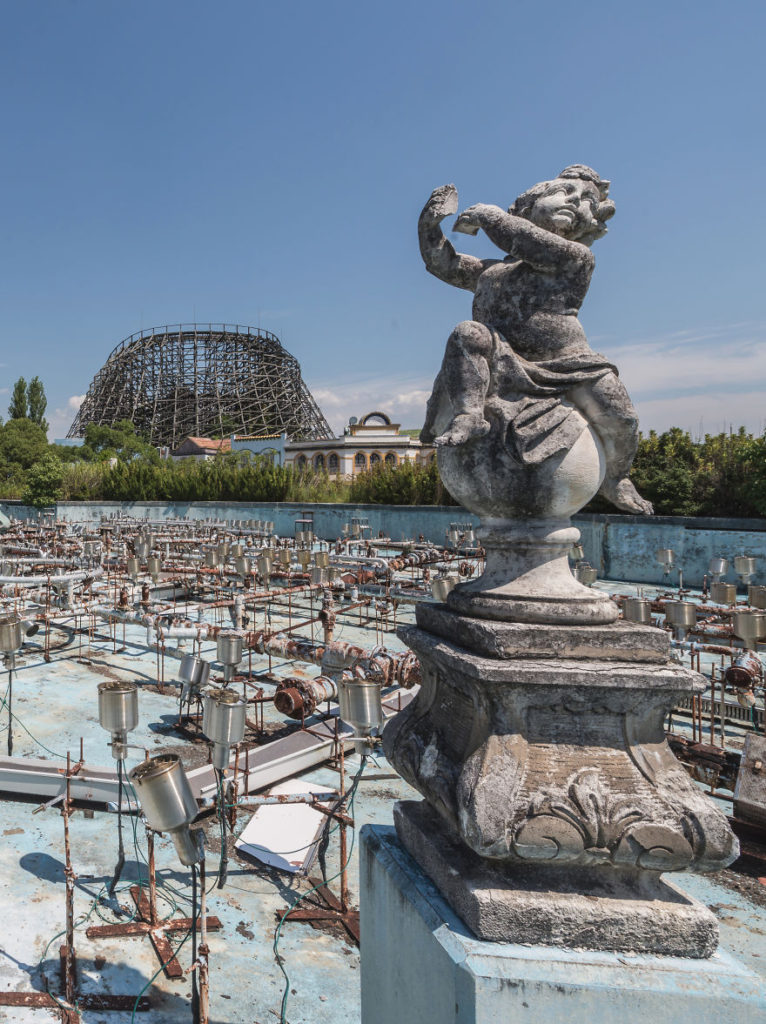 Abandoned Dreamland Theme Park In Japan Now Looks Like A Graveyard