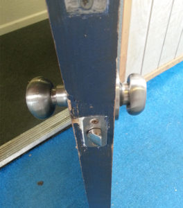 demilked warns flattened doorknob observador