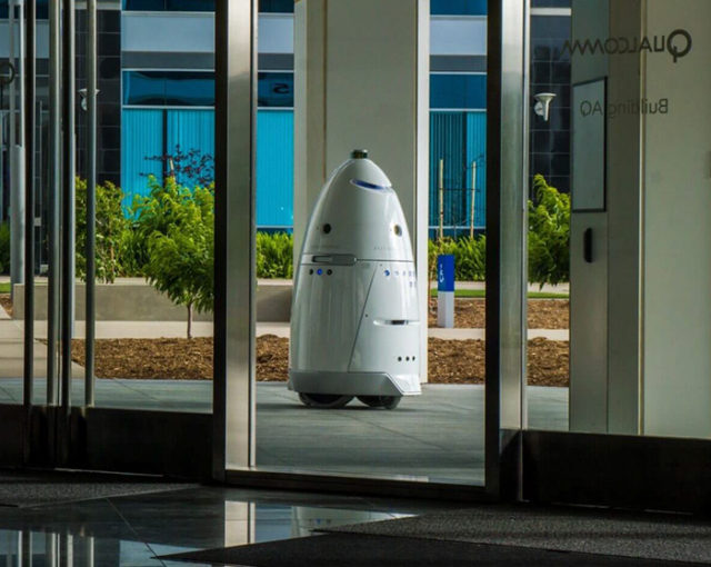 Robot Security Guard Kills Itself In A Shopping Center Pond DeMilked