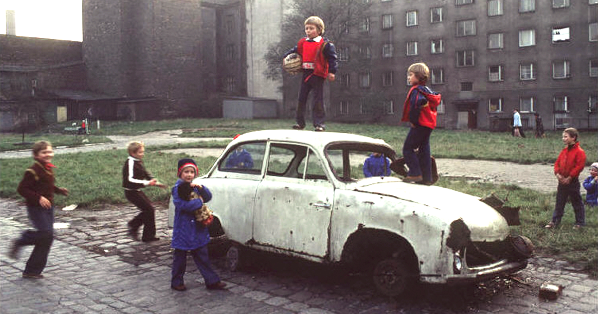 In The 1980's, This Photographer Traveled 40,000 Km Around Poland To