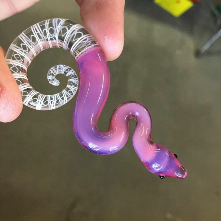 10 MindBlowing GlassBlown Snakes By Ryan Eicher DeMilked