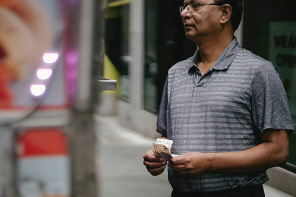 20 People Share Their Experiences Dating Those Richer Than Them | DeMilked