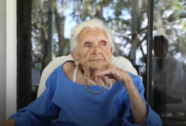 20 Famous People From History That Are Still Alive | DeMilked