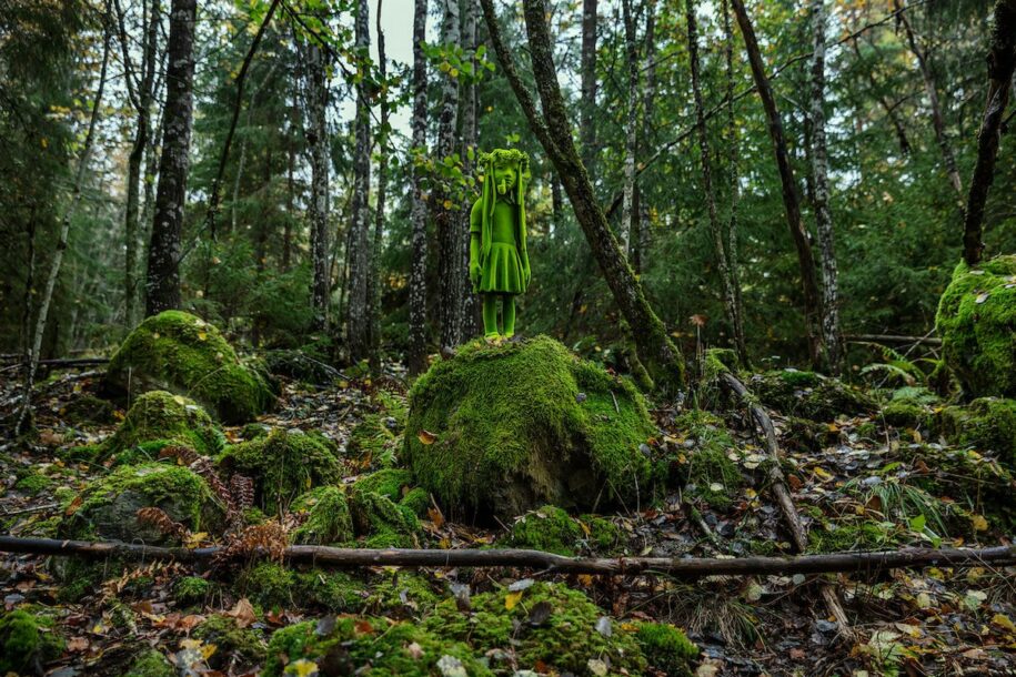 15-mystical-and-otherworldly-sculptures-of-moss-people-created-by-kim