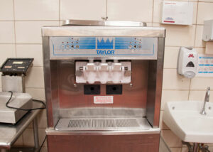 20 Times Humans Proved Their Awful Side At A Buffet-Spread | DeMilked