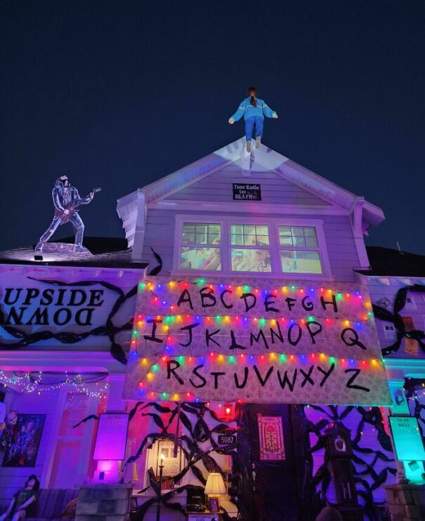 35 Of The Most Creative Halloween House Decorations Ever DeMilked