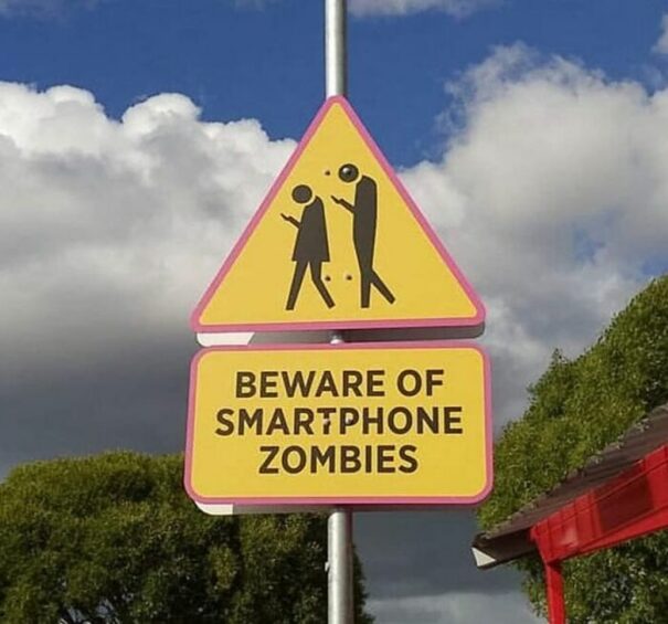 35 Of The Most Unusual And Hilarious Warning Signs Shared In This ...