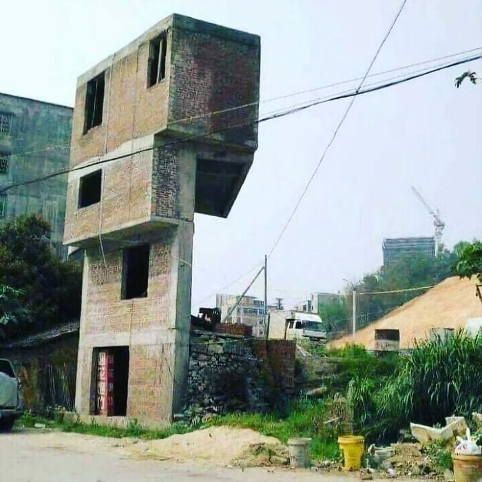 25 Of The Worst Architectural Disasters Ever Caught On Camera DeMilked
